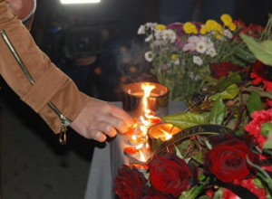 Волжане зажгли свечи в память о погибших в Керчи Волжане зажгли свечи в память о погибших в Керчи
