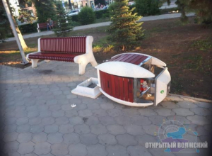 Волжские вандалы опять поглумились над дизайнерскими арт-объектами Волжские вандалы опять поглумились над дизайнерскими арт-объектами