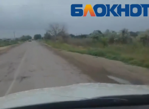 Новую технологию ремонта дорог изобрели в Волжском: дорожная разметка поверх ям Новую технологию ремонта дорог изобрели в Волжском: дорожная разметка поверх ям