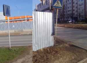 Отсутствие разметки и плохая видимость пешеходного перехода создали затруднения на дороге в Волжском Отсутствие разметки и плохая видимость пешеходного перехода создали затруднения на дороге в Волжском
