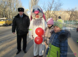 Заяц Тимоша помог юным волжанам запомнить безопасные маршруты Заяц Тимоша помог юным волжанам запомнить безопасные маршруты