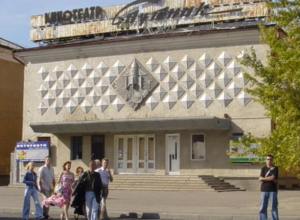 Тогда и сейчас: от старого волжского кинотеатра осталось лишь название Тогда и сейчас: от старого волжского кинотеатра осталось лишь название