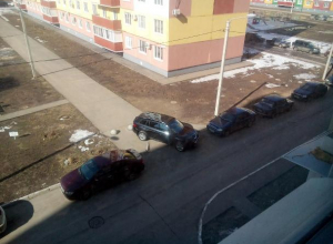 Автохам закрыл пожарный проезд во дворе, - волжанин Автохам закрыл пожарный проезд во дворе, - волжанин
