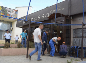 Приставы приступили к сносу кафе Terrassa в Волжском Приставы приступили к сносу кафе Terrassa в Волжском