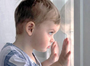 В Волжском 5-летний мальчик выжил после падения с пятого этажа В Волжском 5-летний мальчик выжил после падения с пятого этажа