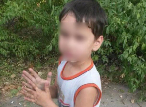 Пятилетнего мальчика, разгуливающего по городу в одиночестве, встретила волжанка Пятилетнего мальчика, разгуливающего по городу в одиночестве, встретила волжанка