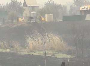 Волжский в огне: в городе объявили режим ЧС, а в поселке Краснооктябрьский эвакуируют жителей Волжский в огне: в городе объявили режим ЧС, а в поселке Краснооктябрьский эвакуируют жителей