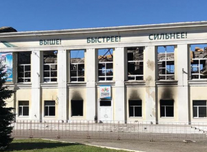 Администрация Волжского бросила сгоревшее здание Центрального стадиона Администрация Волжского бросила сгоревшее здание Центрального стадиона