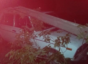 Пьяный волжанин снёс бетонный столб на своем автомобиле Пьяный волжанин снёс бетонный столб на своем автомобиле
