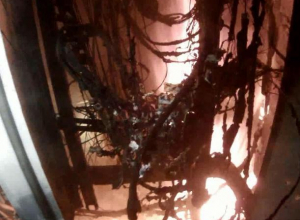 Огонь разбушевался в электрощитке в волжской многоэтажке Огонь разбушевался в электрощитке в волжской многоэтажке