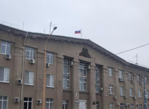 Волжские чиновники не смогут покупать машины дороже двух миллионов и смартфоны дороже 15 тысяч рублей Волжские чиновники не смогут покупать машины дороже двух миллионов и смартфоны дороже 15 тысяч рублей