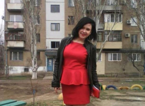 Скандальная учительница из Волжского Ангелина Дорофеева за совращение подростка получила два года условно Скандальная учительница из Волжского Ангелина Дорофеева за совращение подростка получила два года условно