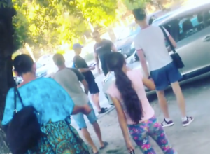 Пешеходы против автохама: волжане устроили потасовку в центре города Пешеходы против автохама: волжане устроили потасовку в центре города