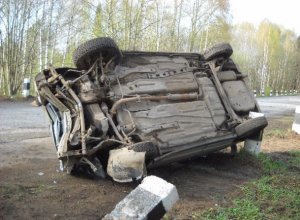 Водитель со стажем чудом выжил, опрокинув свой автомобиль под Волжским Водитель со стажем чудом выжил, опрокинув свой автомобиль под Волжским