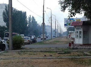 Пожар разгорелся рядом с храмом Серафима Саровского в Волжском Пожар разгорелся рядом с храмом Серафима Саровского в Волжском