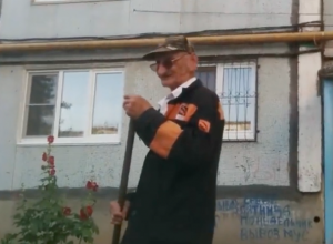 «Звездный» дворник из Волжского отругал сборную России «Звездный» дворник из Волжского отругал сборную России