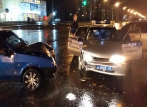 Сотрудники Росгвардии на служебном авто устроили тройное ДТП в Волжском Сотрудники Росгвардии на служебном авто устроили тройное ДТП в Волжском