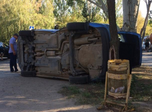 На перекрестке в Волжском появилась машина-перевертыш На перекрестке в Волжском появилась машина-перевертыш