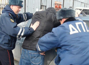Дорожная полиция поймала наркоторговцев в Волжском Дорожная полиция поймала наркоторговцев в Волжском