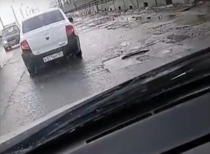 Дорога через плотину Волжской ГЭС заставила автоледи обратиться к властям региона Дорога через плотину Волжской ГЭС заставила автоледи обратиться к властям региона