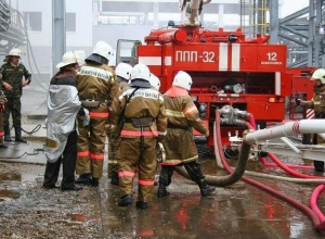 Огненная стихия захватила новенький УАЗ в Волжском Огненная стихия захватила новенький УАЗ в Волжском