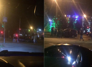 Серьезная авария в Волжском: кроссовер «улетел» в столб Серьезная авария в Волжском: кроссовер «улетел» в столб
