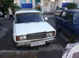 Очередной автохам-мастер парковки, - волжанка Очередной автохам-мастер парковки, - волжанка