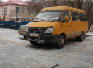 Семь припаркованных авто насчитали на спортплощадке в Волжском Семь припаркованных авто насчитали на спортплощадке в Волжском