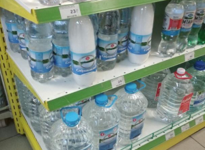 В Волжском в «Покупочке» продают минеральную воду с дымком В Волжском в «Покупочке» продают минеральную воду с дымком