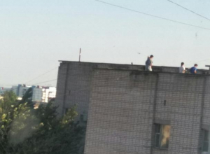 Молодые руферы «захватили» крыши Волжского Молодые руферы «захватили» крыши Волжского