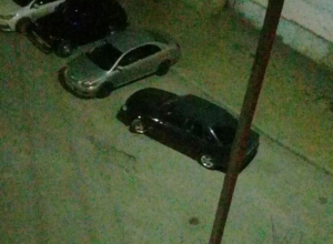 Автохам занял три парковочных места во дворе, - волжанин Автохам занял три парковочных места во дворе, - волжанин
