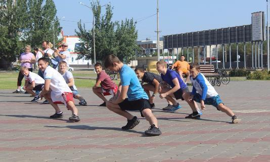 Волжане провели утреннюю зарядку вместе с чемпионом России по спортивной гимнастике Геннадием Савельевым Волжане провели утреннюю зарядку вместе с чемпионом России по спортивной гимнастике Геннадием Савельевым