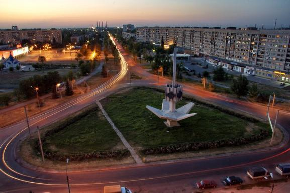 Волжане «обкатывают» новый асфальт по улице Машиностроителей Волжане «обкатывают» новый асфальт по улице Машиностроителей
