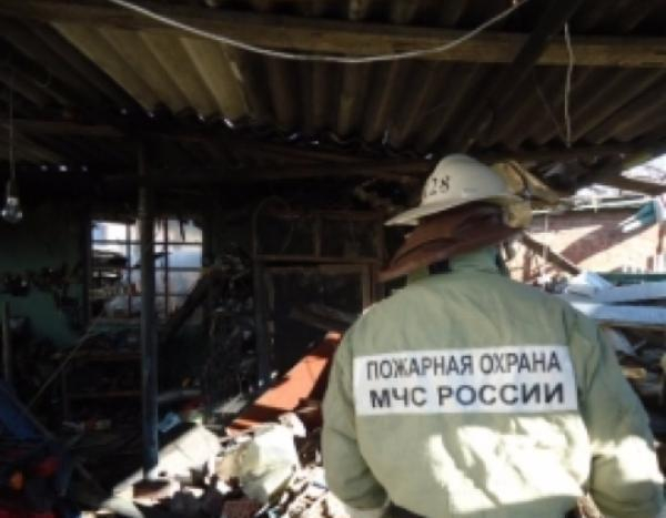 В Волжском в частном доме взорвался газ В Волжском в частном доме взорвался газ