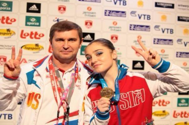 Золото на Олимпиаде в Рио помог завоевать гимнасткам волжанин Евгений Гребенкин Золото на Олимпиаде в Рио помог завоевать гимнасткам волжанин Евгений Гребенкин