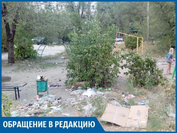 Детская площадка превратилась в свалку из мусора, - волжанка Детская площадка превратилась в свалку из мусора, - волжанка