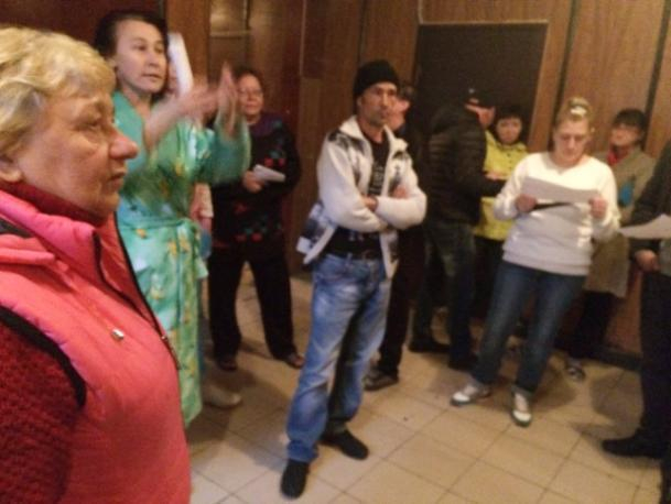 В скандальном общежитии спешно потравили тараканов перед проверкой мэрии в Волжском В скандальном общежитии спешно потравили тараканов перед проверкой мэрии в Волжском