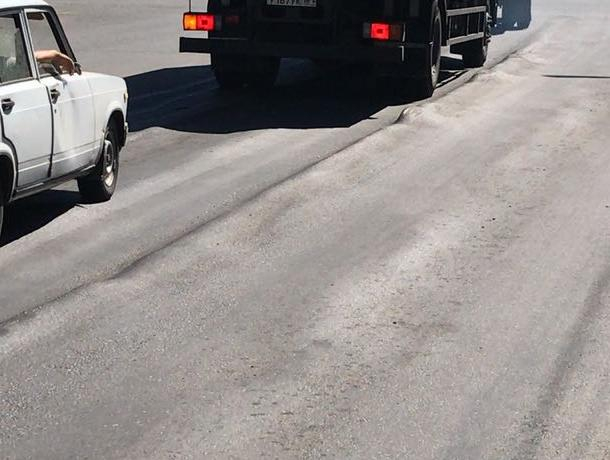 В Волжском асфальт превратился в стиральную доску В Волжском асфальт превратился в стиральную доску