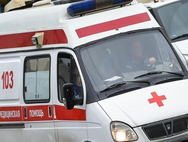 Два пешехода пострадали под колесами автомобиля в Волжском Два пешехода пострадали под колесами автомобиля в Волжском