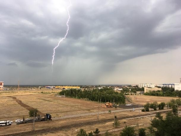 Дождливый понедельник ждет волжан Дождливый понедельник ждет волжан