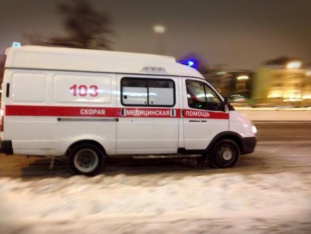 В Волжском 26-летний водитель на «семерке» врезался в фонарь В Волжском 26-летний водитель на «семерке» врезался в фонарь