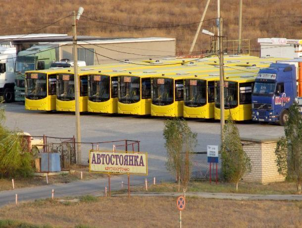 Волжане сделали фото автобусов, которые ждут отправки в другие регионы Волжане сделали фото автобусов, которые ждут отправки в другие регионы