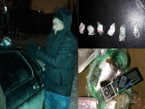 В Волгограде задержали 47-летнего наркокурьера-оптовика из Краснослободска В Волгограде задержали 47-летнего наркокурьера-оптовика из Краснослободска