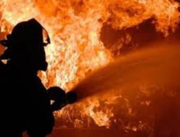 Под Волжским огненная стихия уничтожила две бани Под Волжским огненная стихия уничтожила две бани