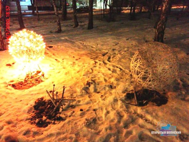 Волжский челлендж: вандалы похитили светодиодный шар Волжский челлендж: вандалы похитили светодиодный шар