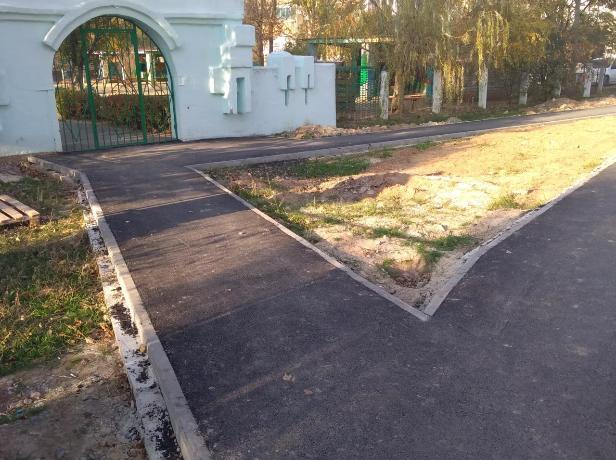 В Волжском взялись за пешеходные дорожки В Волжском взялись за пешеходные дорожки