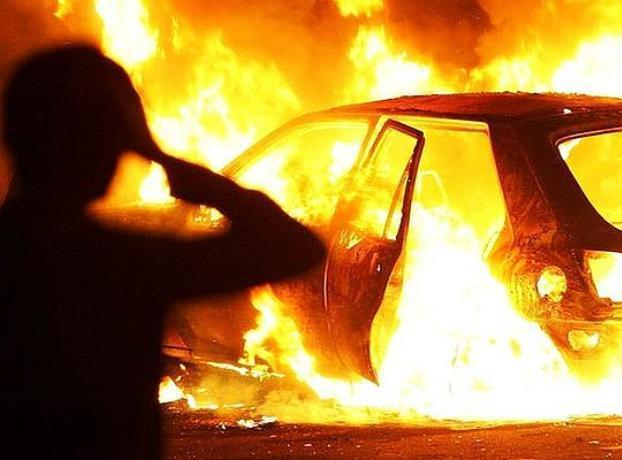 Ночью в Волжском сгорел автомобиль Skoda Ночью в Волжском сгорел автомобиль Skoda