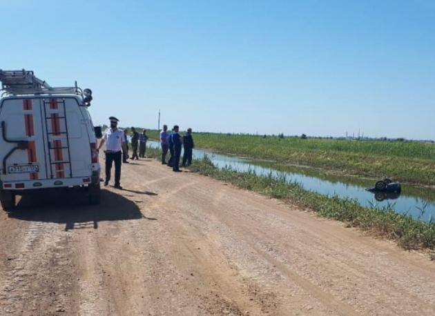 Среди восьми погибшиx в утопленном под Волжским авто оказалось трое детей Среди восьми погибшиx в утопленном под Волжским авто оказалось трое детей