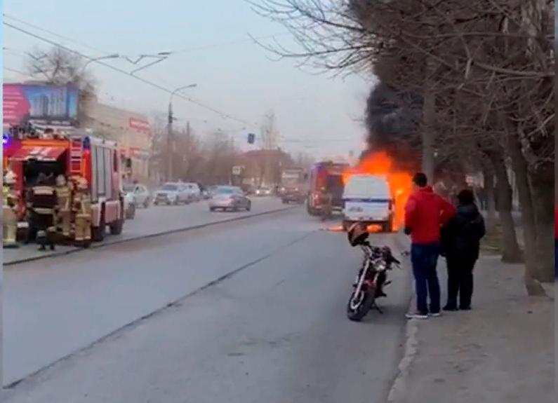 В Волгограде горела полицейская машина В Волгограде горела полицейская машина