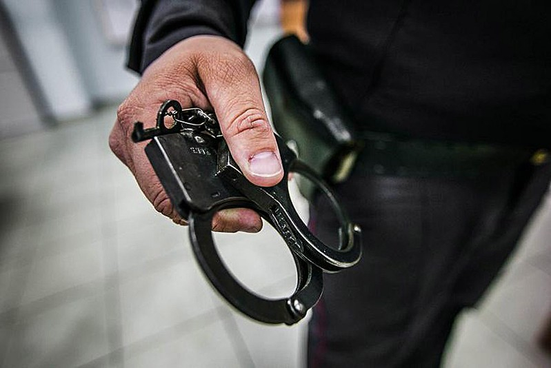 В Волжском задержали мужчину за кражу наушников и дорогой парфюмерии В Волжском задержали мужчину за кражу наушников и дорогой парфюмерии